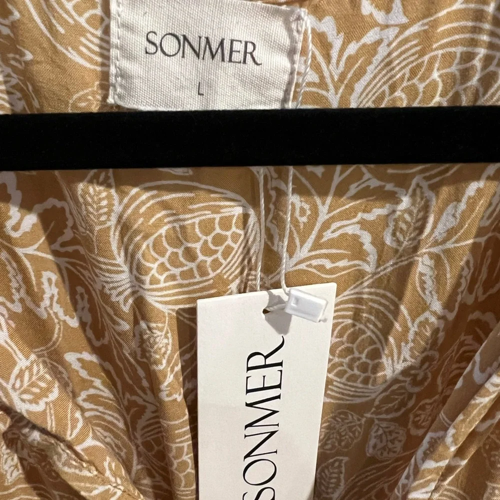 NWT Sonmer light weight Women’s mustard Floral dress with big sleeves - Picture 3 of 10